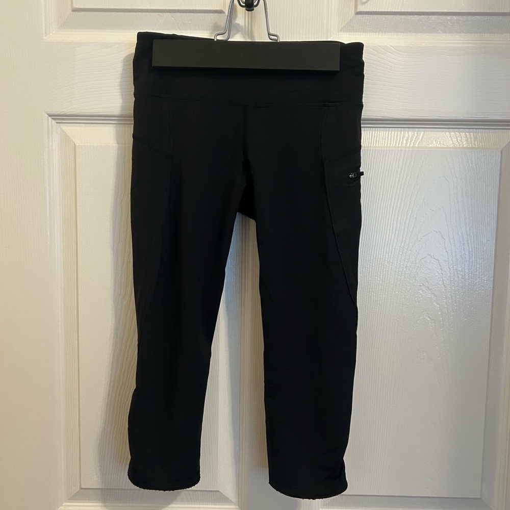Lululemon Black Women’s Crop Leggings Zipper Side Pocket Size 4